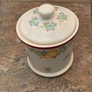 Jay import Company Christmas Holly Berrie Fruit Storage Canister Secure Knob Lid